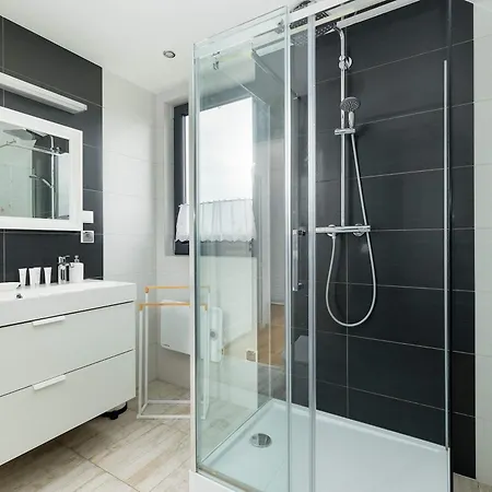 Baltic With Parking By Renters