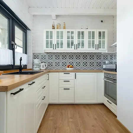 Baltic With Parking By Renters *